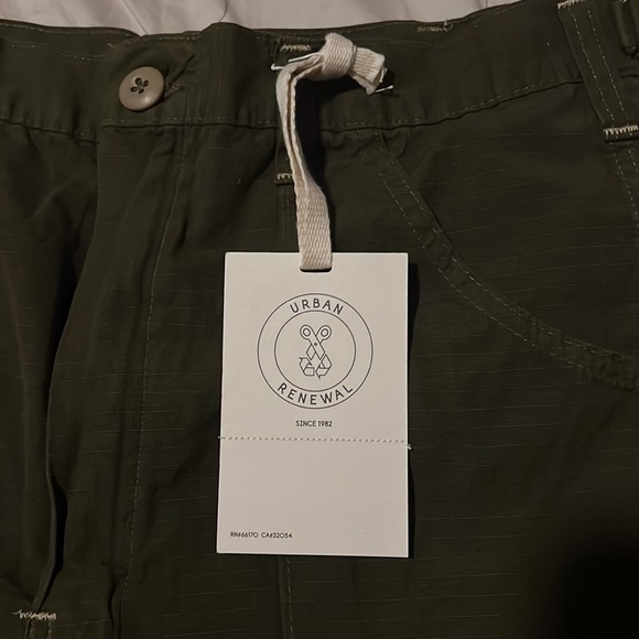 SOLD Urban Renewal Vintage Patch Pocket Utility Short, Green Cargo Shorts, 26 - Picture 6 of 8